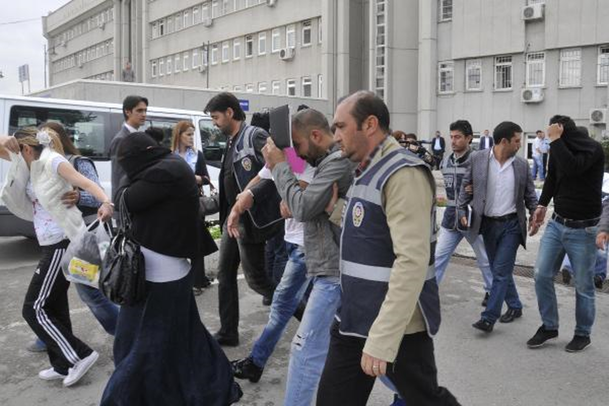 17 Yaşındaki Kızı Taksitle Sattılar!