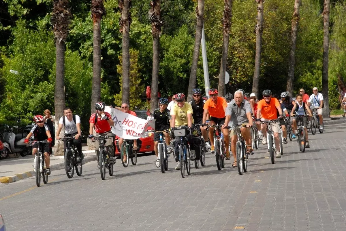 İngiliz Vatandaş Kanserli Hastalar ve Çocuklar İçin 4 Bin 20 Kilometre Pedal Çevirdi