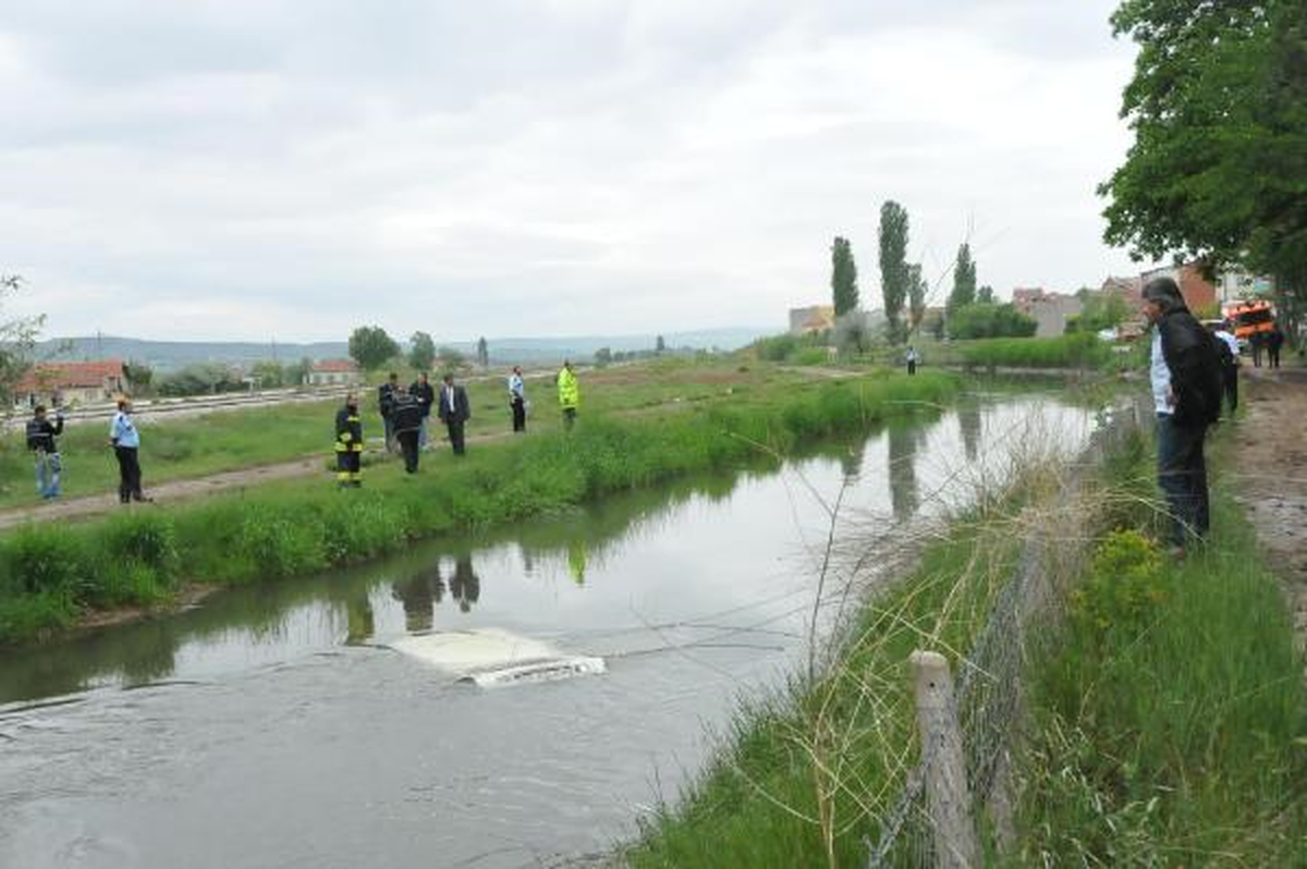 Kanaldaki Otomobil Polisi Seferber Etti