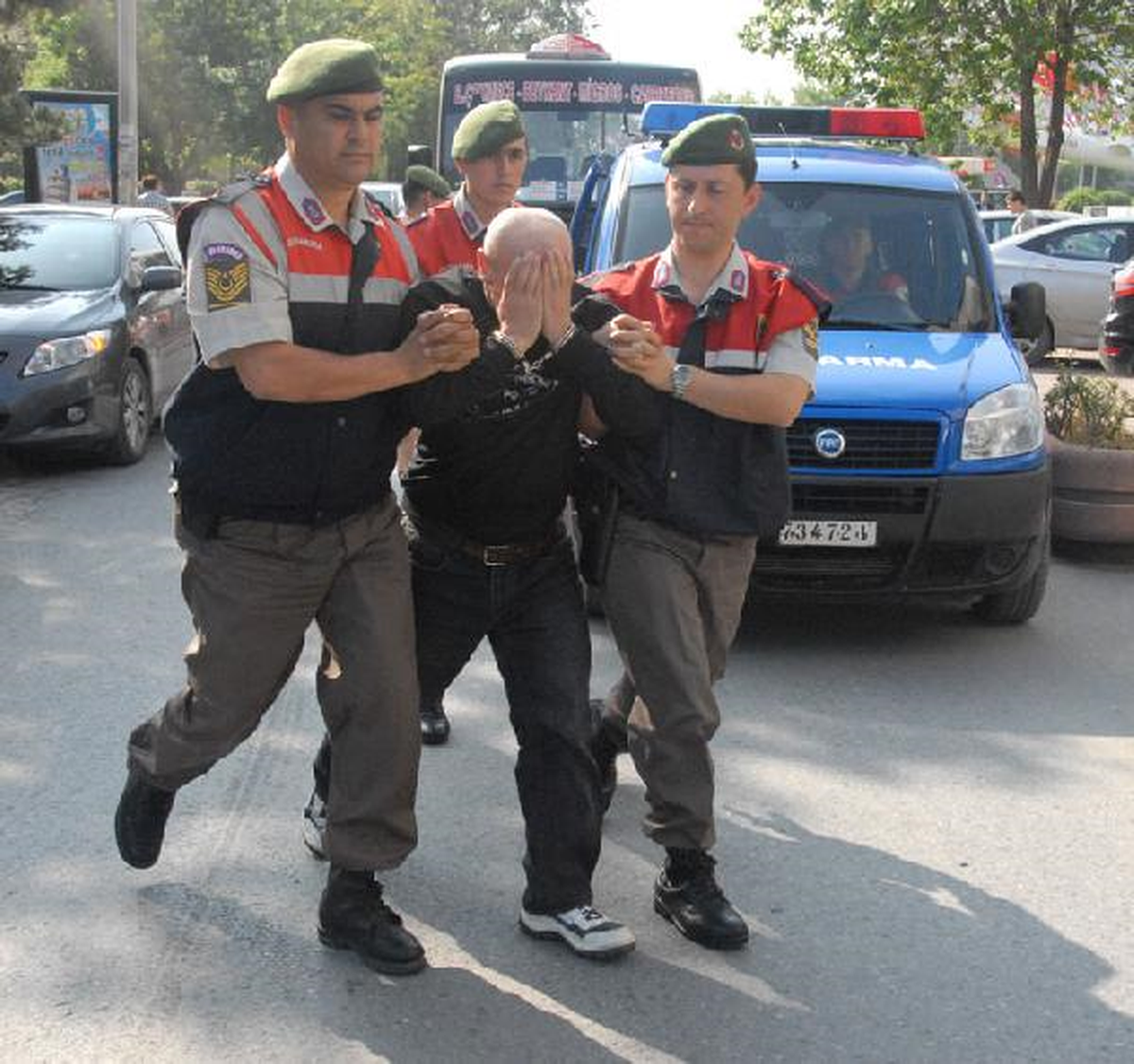 Maskeli Dürbünlü Kasa Hırsızı Yakalandı