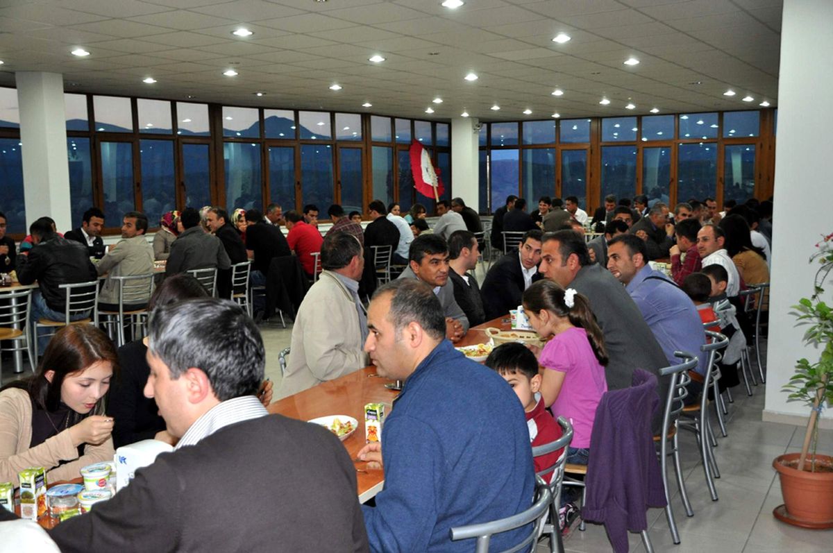 Milli Eğitim Personelleri Yemekte Buluştu