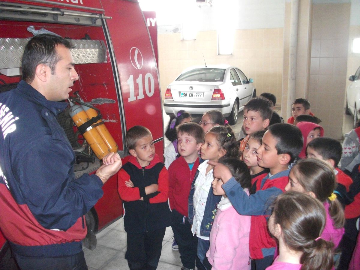 Minik Öğrenciler, İtfaiye Hizmet Binasını Gezdi
