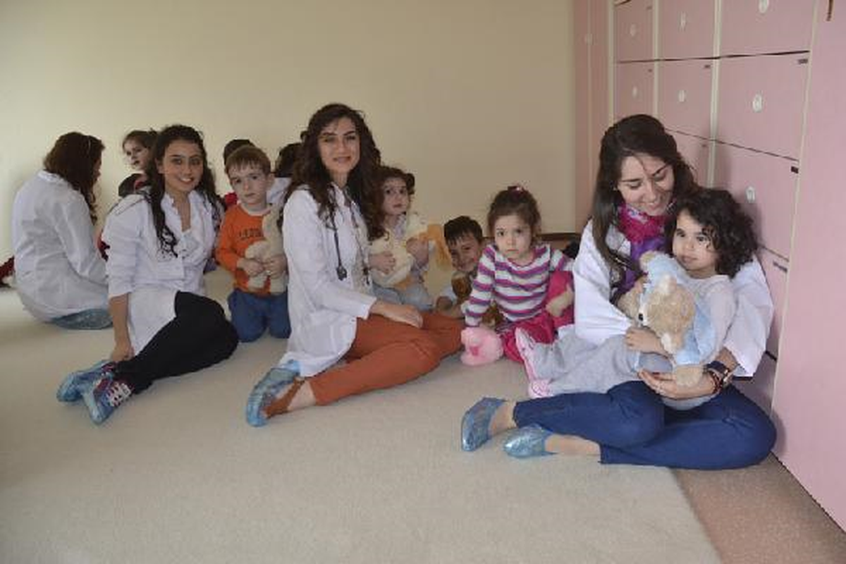 Minikler Doktor Korkusunu, Oyuncak Ayı Hastanesi'nde Yendi
