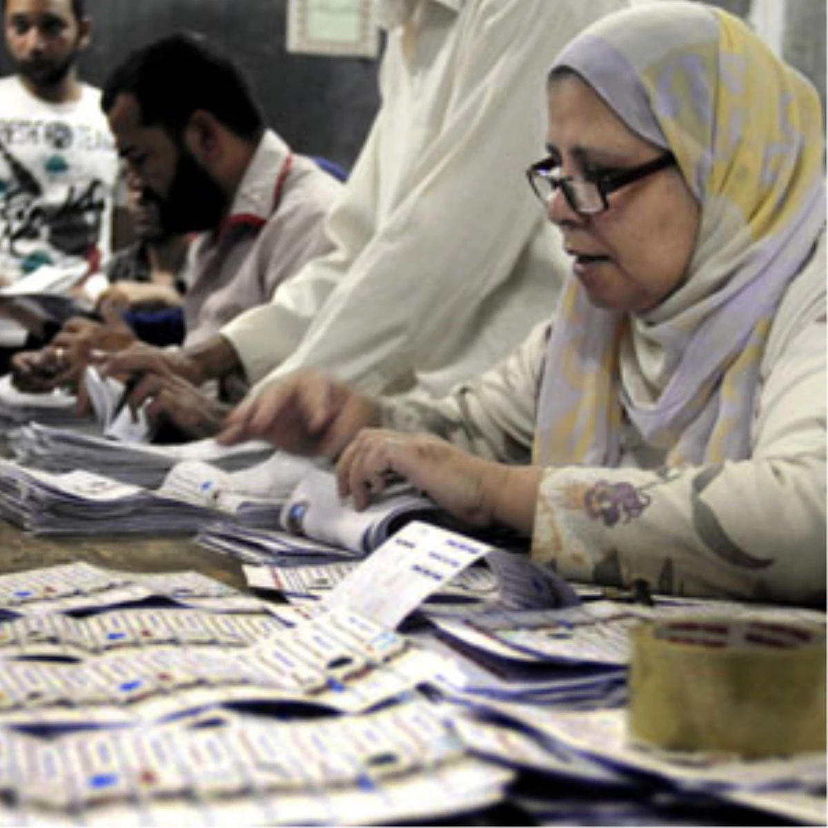 Mısır\'da Oyların Sayımı Sürüyor