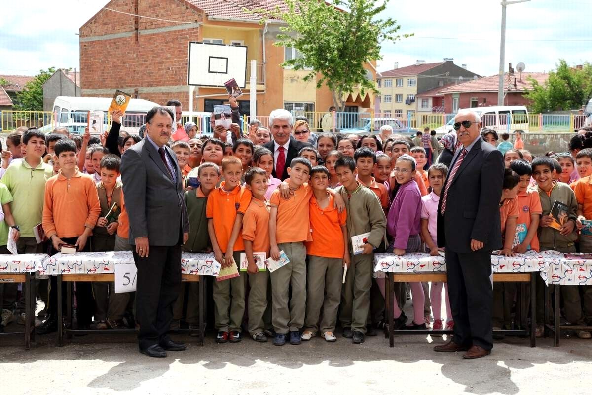 Odunpazarı Belediyesi'nin Düzenlemiş Olduğu 'Odunpazarı Kitap Okuyor' Kampanyası Devam Ediyor