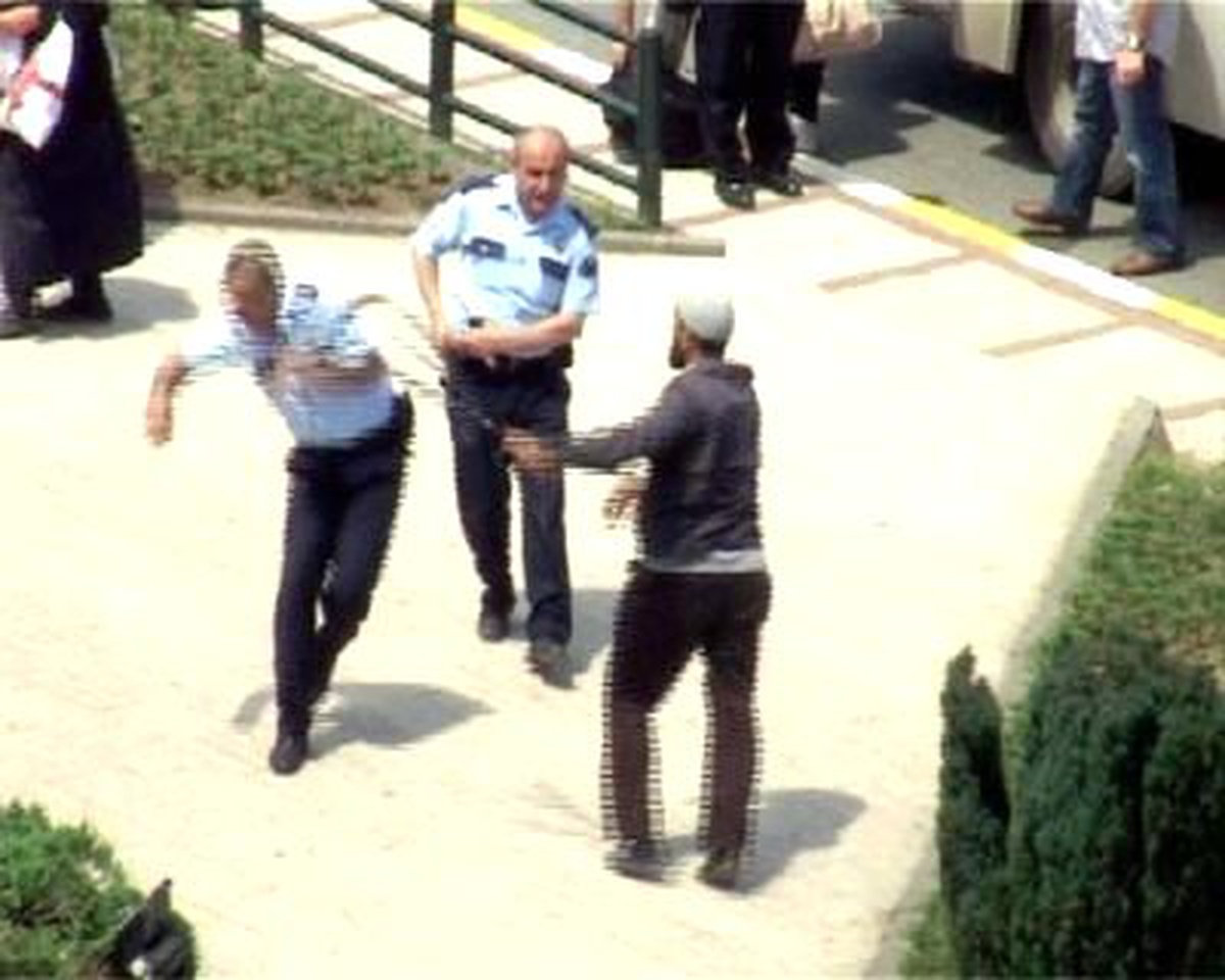 Polise Kılıçla Saldırmıştı Şimdi Serbest