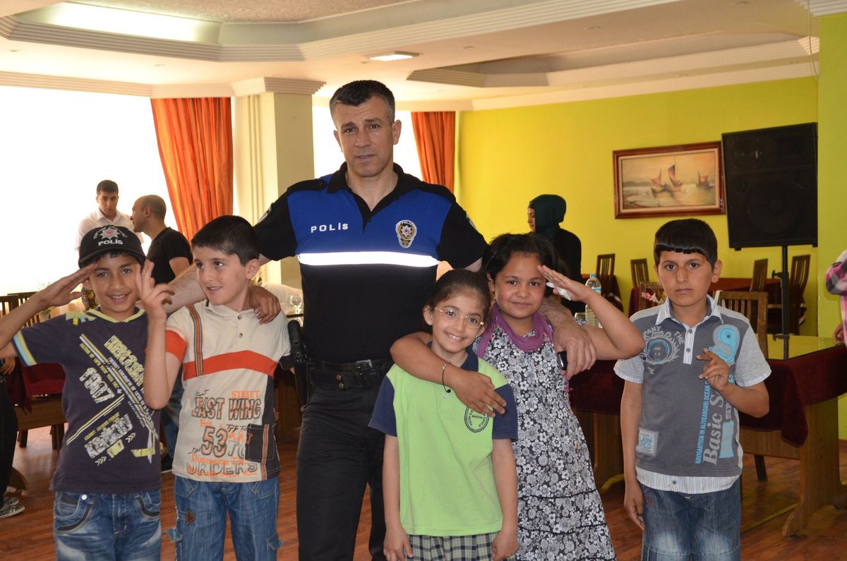 Polis Memurları Engelli Öğrencilerle Kahvaltıda Buluştu