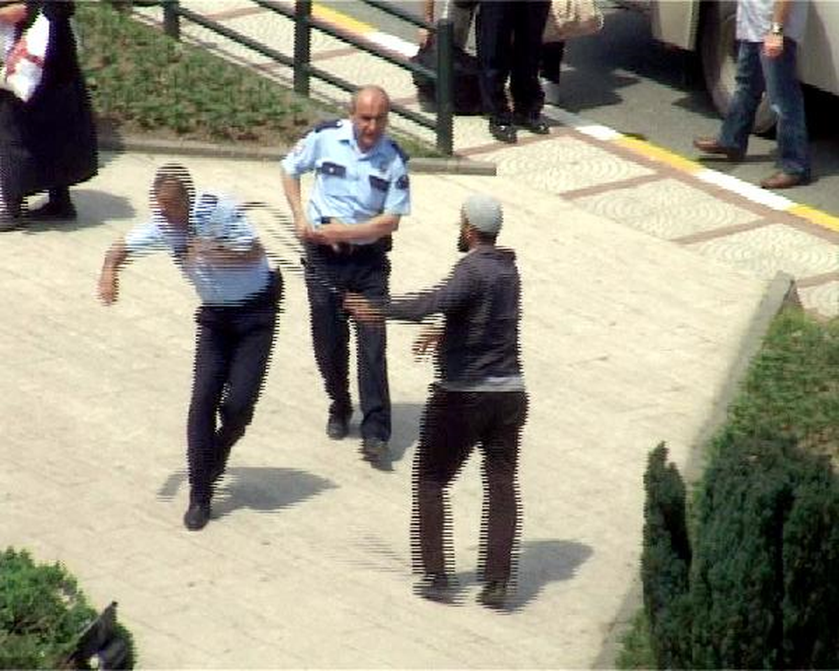 Polise Kılıçlı Saldırı Şüphelileri Serbest