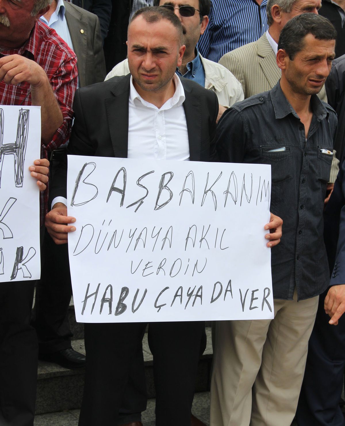 Rize\'de Yaş Çay Üreticilerinin Eylemleri Devam Ediyor