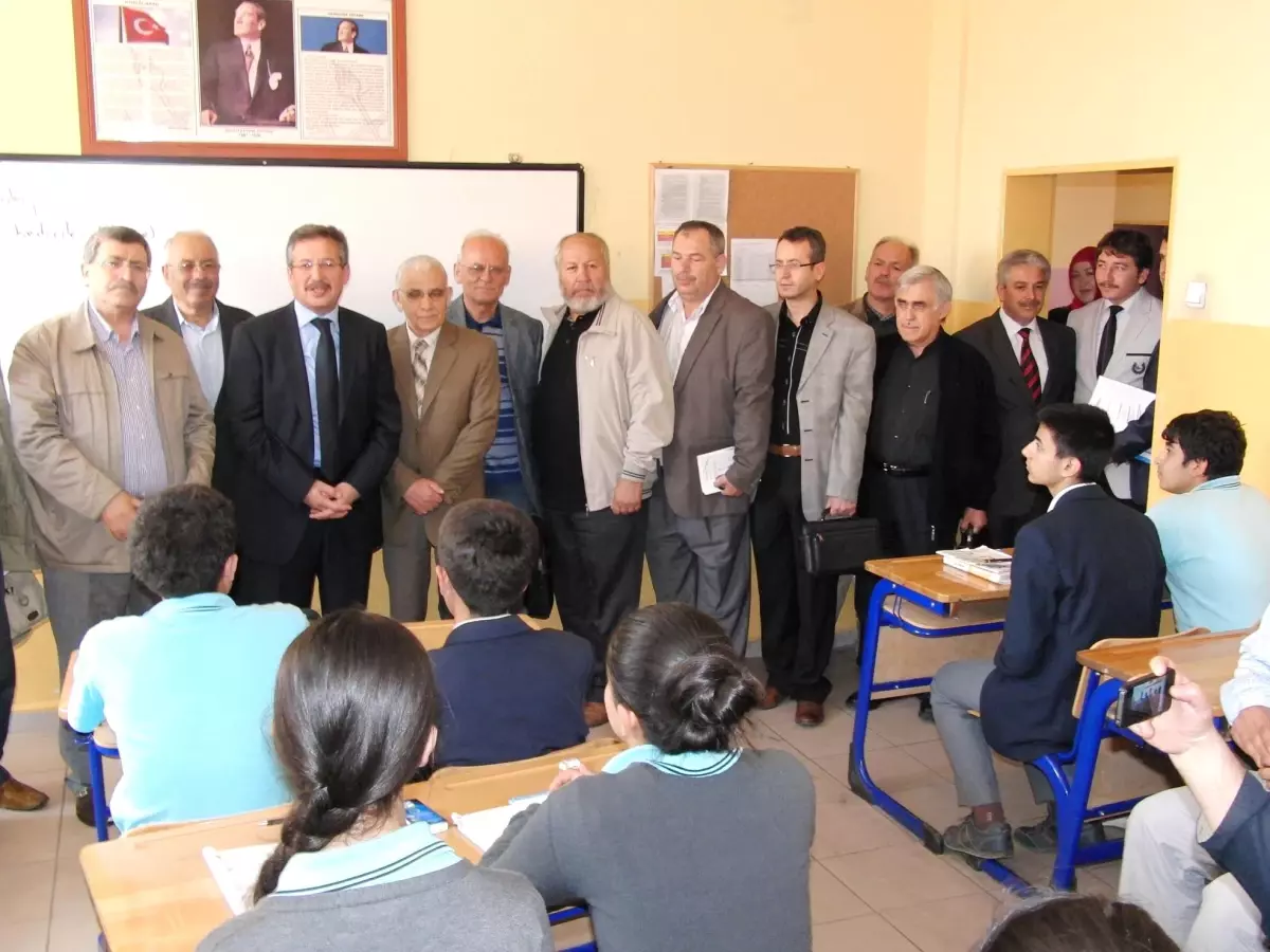 Şairlerden Okullara 'Çat Kapı' Şiir Ziyareti