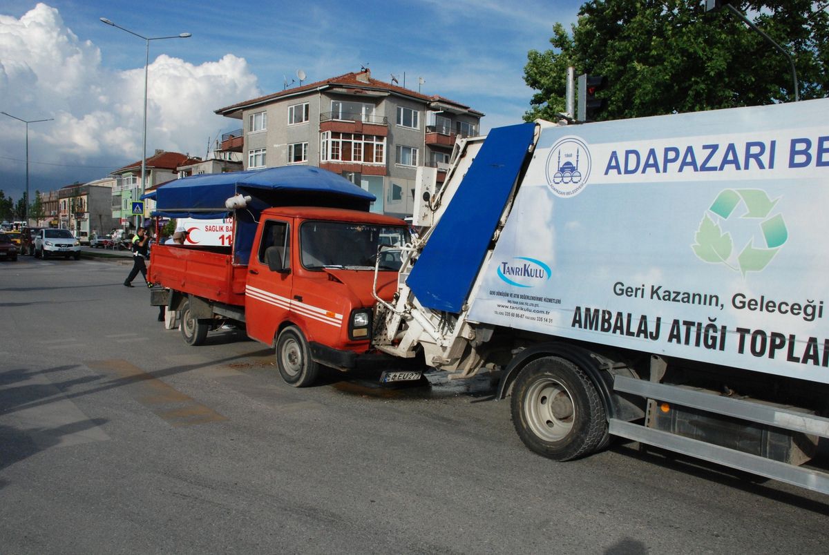 Sakarya\'da Trafik Kazası: 2 Yaralı