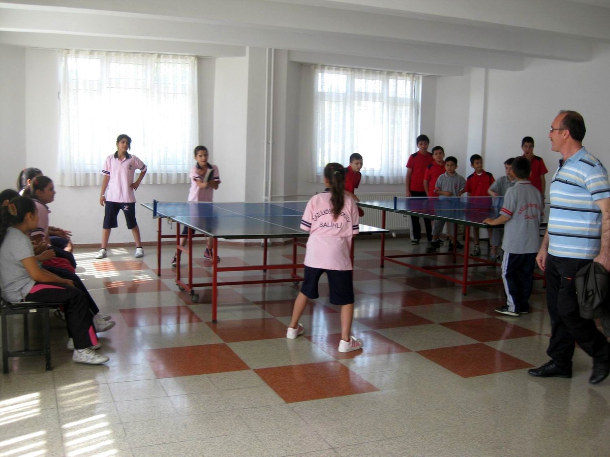 Salihli İlköğretim Okulu\'ndan 1. Spor Şenliği