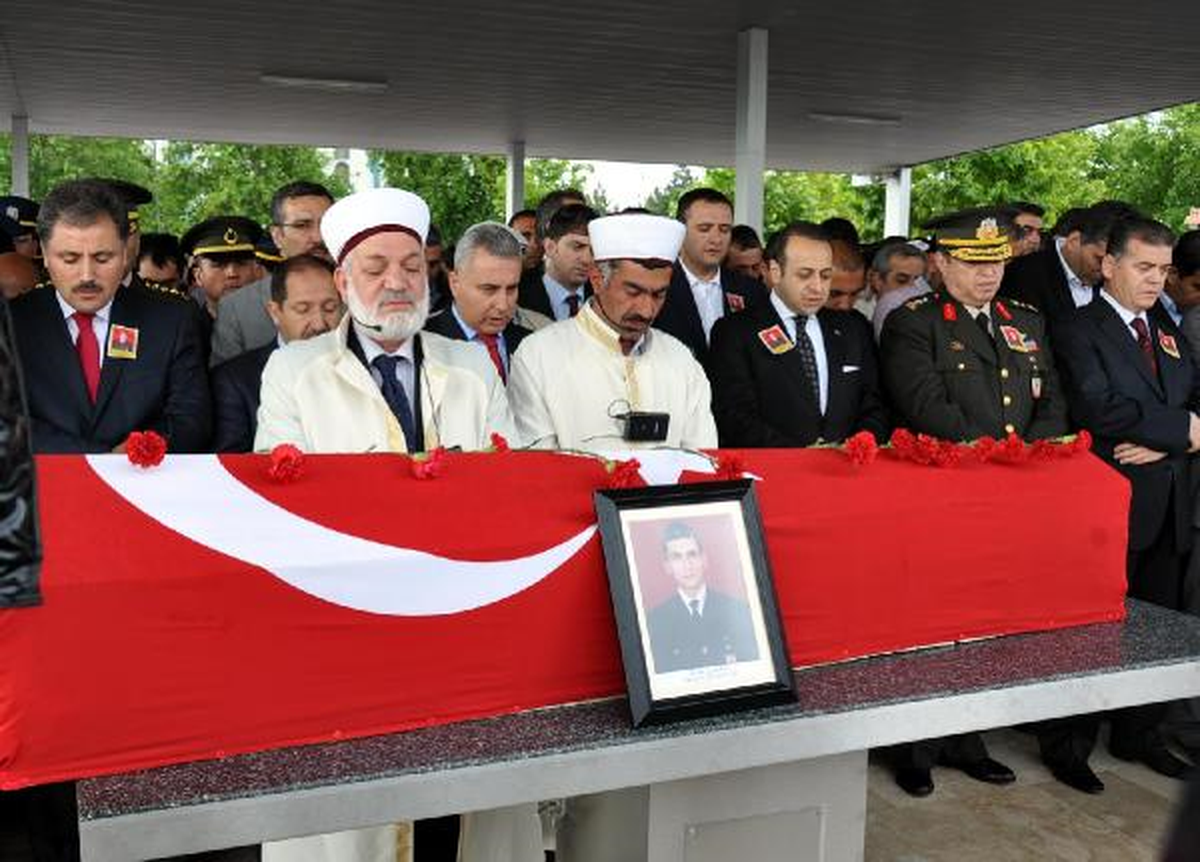 Şehit Uzman Çavuş Gözyaşları Arasında Toprağa Verildi