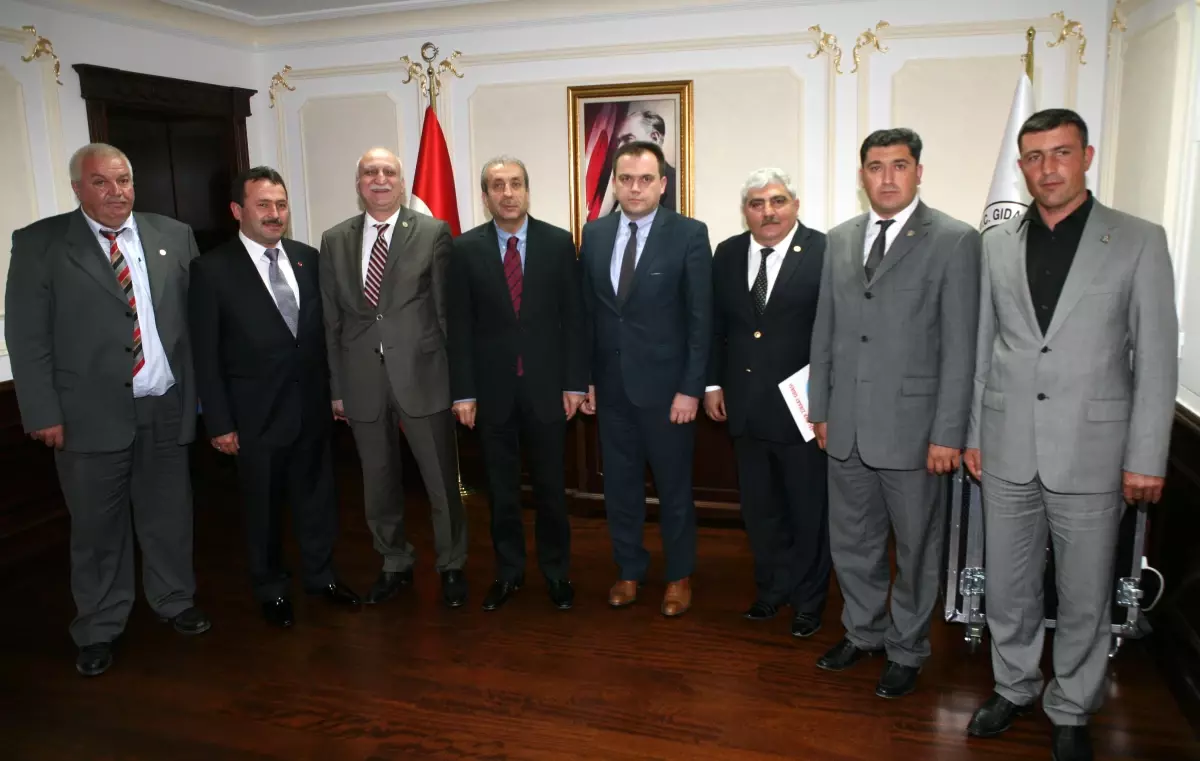 Tzob Genel Başkanı ve Oda Başkanları Bakan Eker\'i Ziyaret Etti