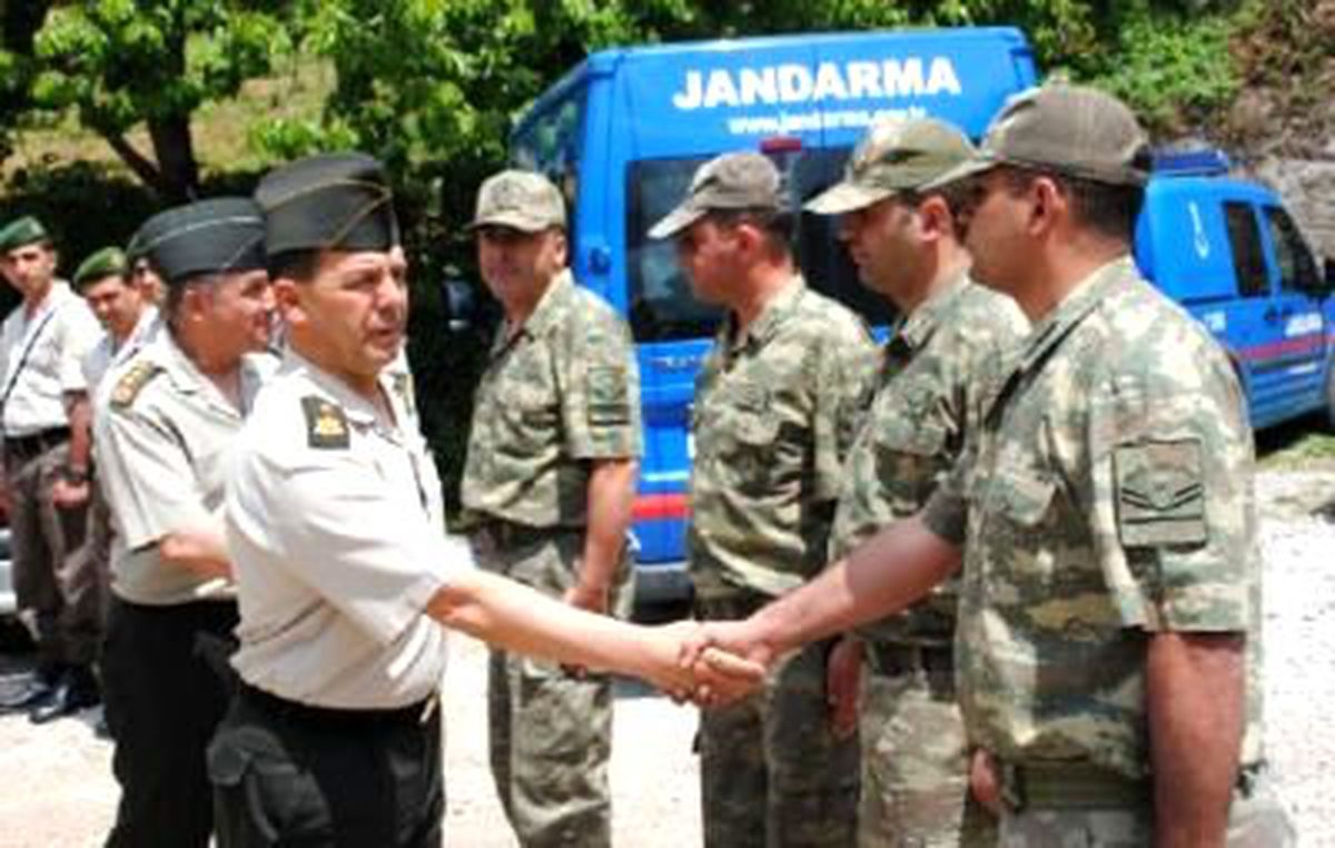 Uludağ'da Jandarma Ekiplerinin Ödülü Kuzu Çevirme