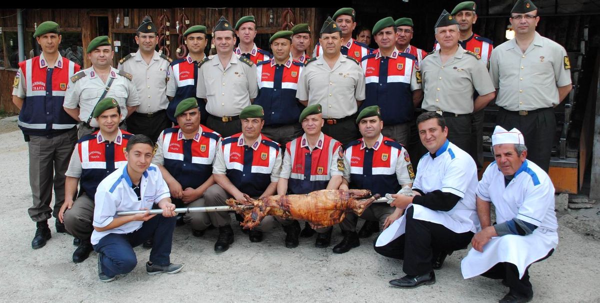 Uludağ\'da Mehmetçik Başarısını Kuzu Çevirmeyle Kutladı
