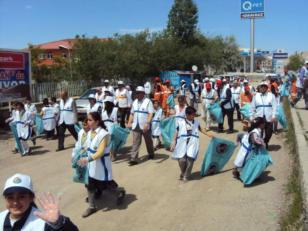 Van Belediyesi'nin Temizlik Kampanyaları Devam Ediyor