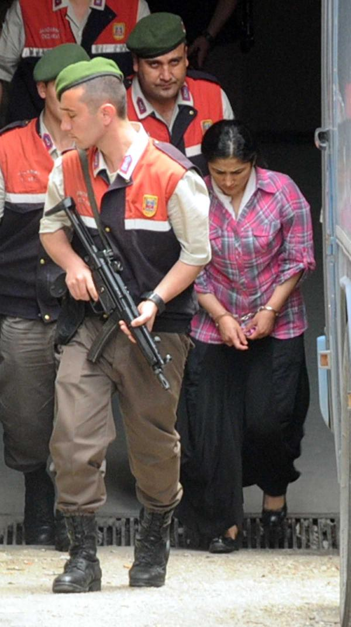 Yasak İlişki Sonucu Doğurduğu Bebeğini Öldürmekle Suçlanan Anneye Müebbet Hapis