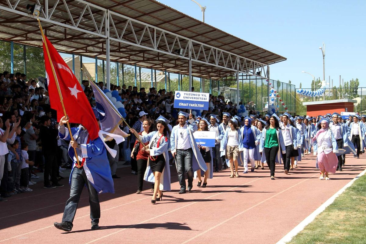 Yyü'de Mezuniyet Coşkusu