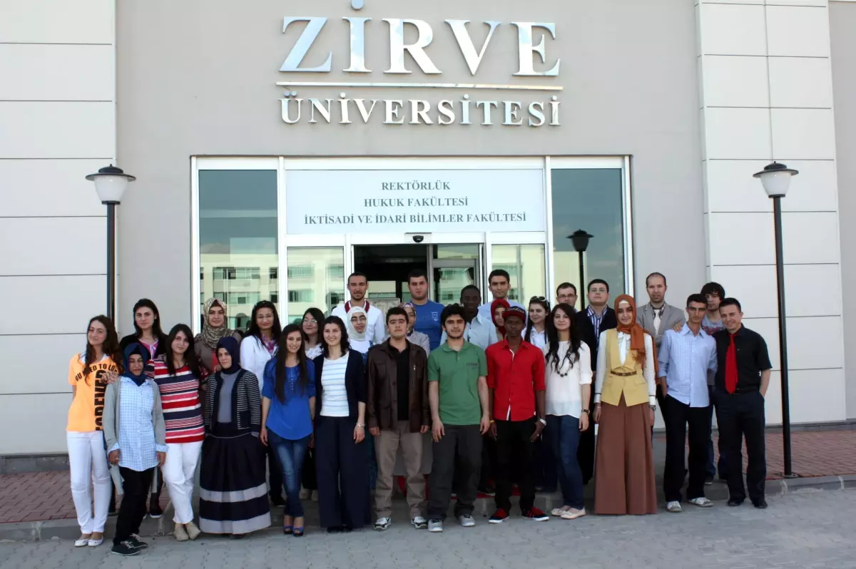 Zirve Üniversitesi 27 Öğrencisini 27 Mayıs\'ta Amerika\'ya Gönderiyor