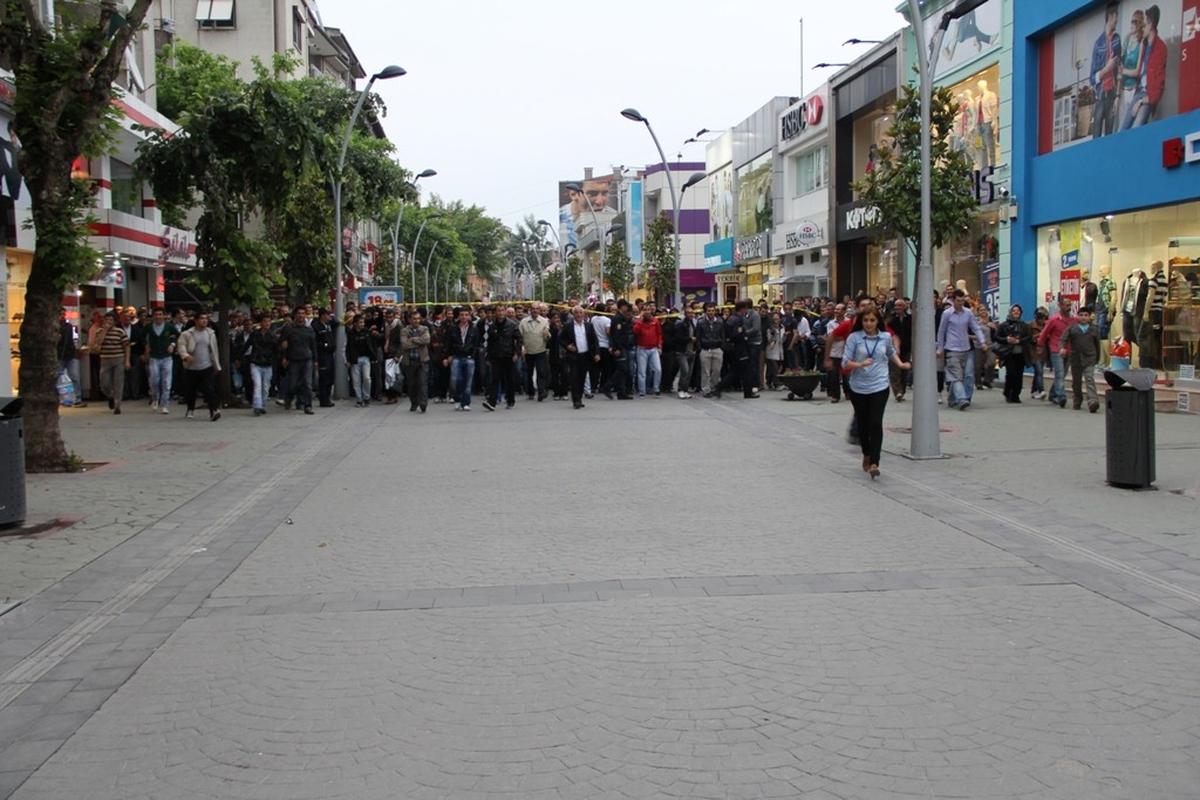 Adapazarı'nda Şüpheli Çanta Alarmı