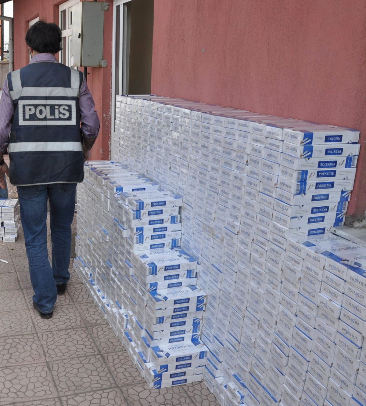 Aksaray'da Kaçak Sigara Ele Geçirildi