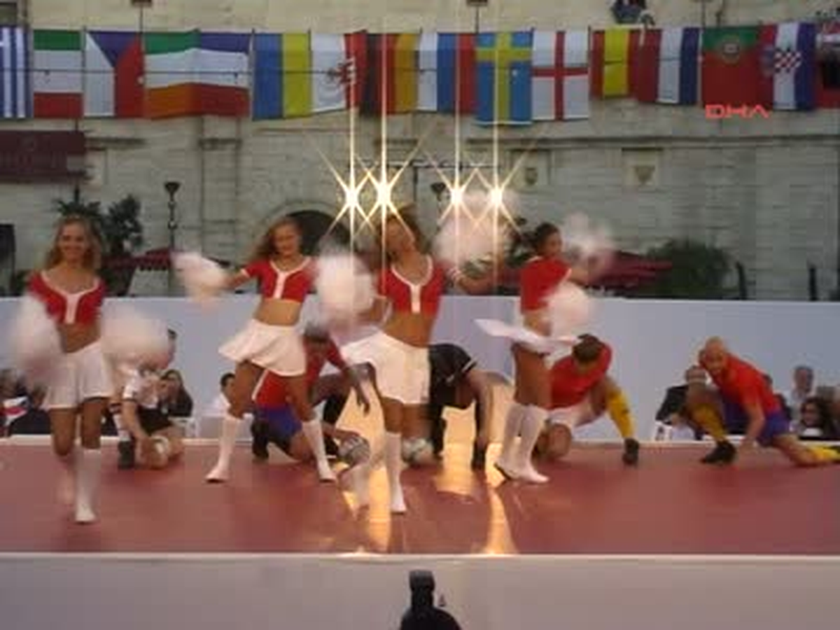 Almanya Futbol Güzellerini \'Miss Em 2012\' ile Belirledi