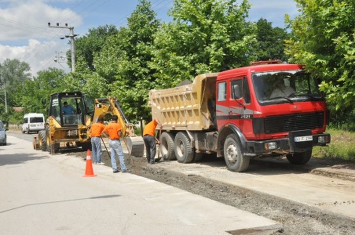 Alt Yapı Geçen Yollar İyileştiriliyor