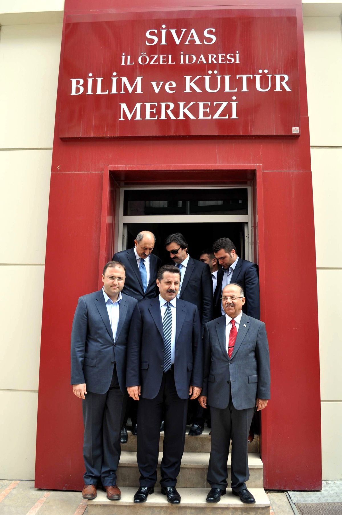 Bakan Çelik, Eski Madımak Oteli'ni Gezdi