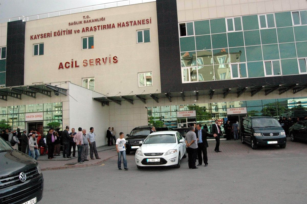 Bakan Şahin, Bombalı Saldırıda Yaralananları Ziyaret Etti