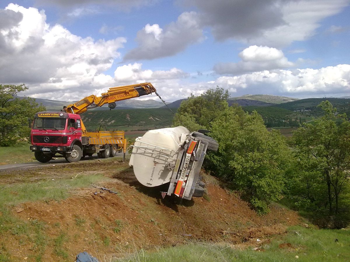 Beyşehir ve Derbent'te Trafik Kazaları: 2 Yaralı