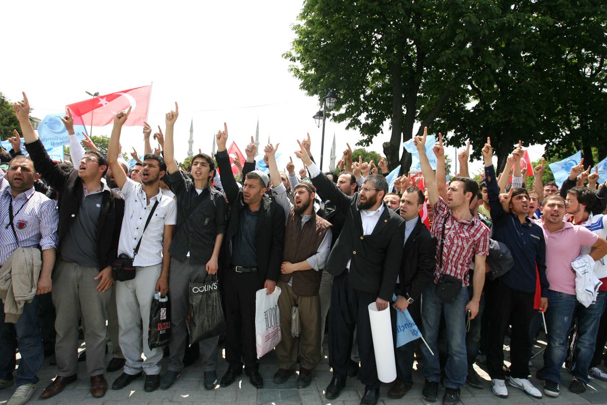 Binlerce Kişi Ayasofya Önünde Namaz Kıldı
