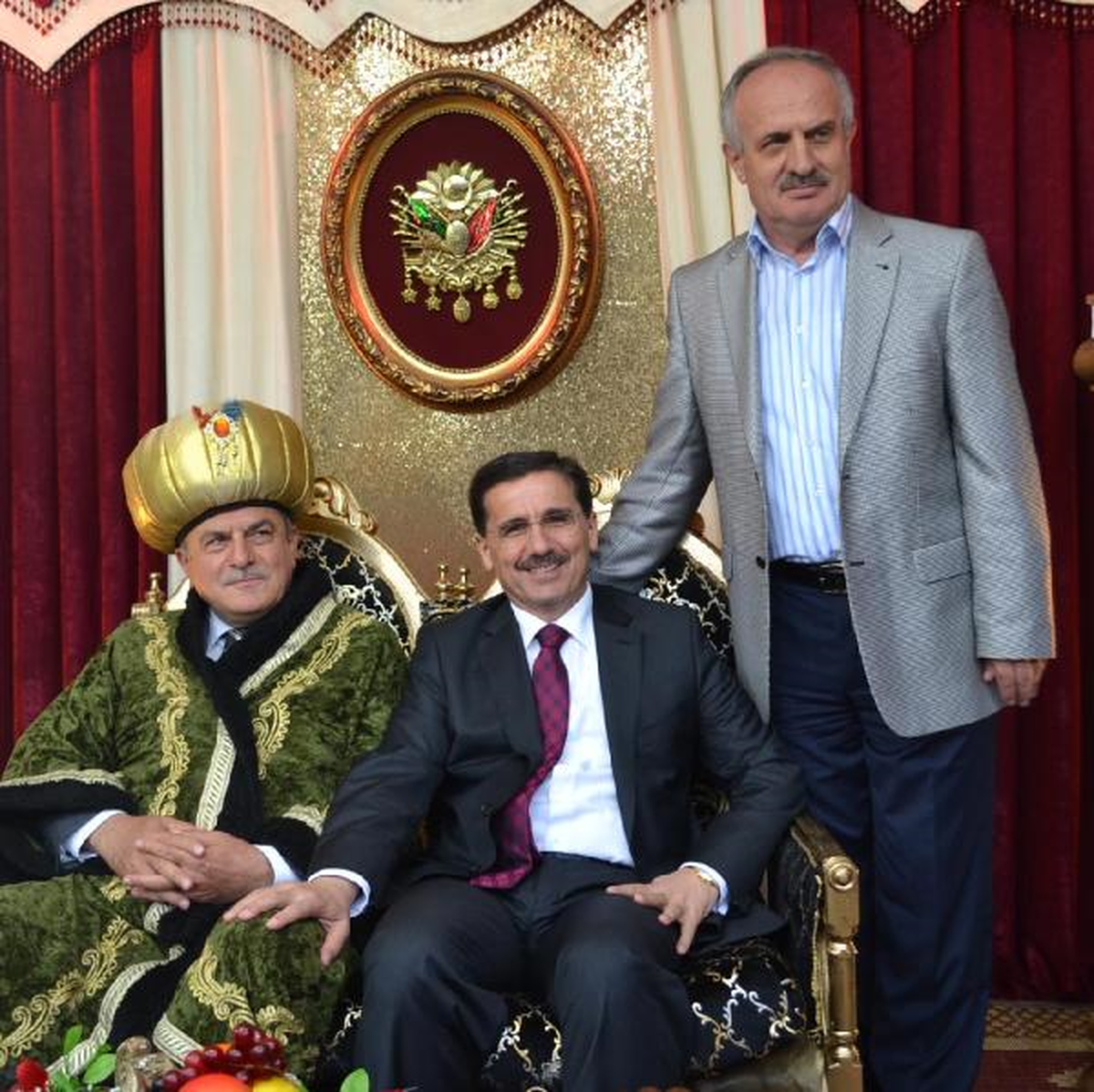 Büyükşehir Belediye Başkanından Fuar Açılışında Kaftanlı Poz