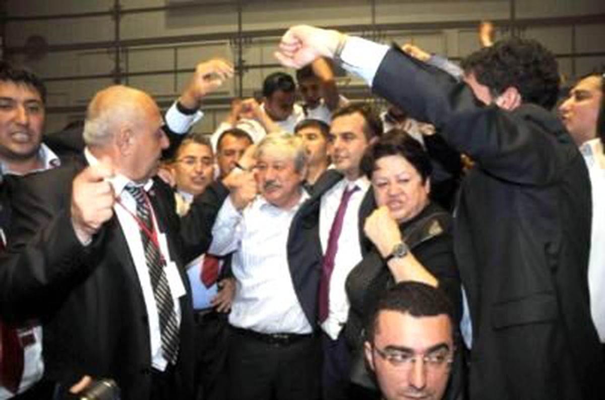 CHP Antalya İl Kongresi Gergin Başladı (3)