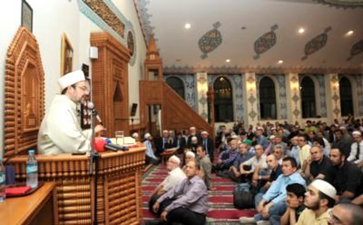 Diyanet İşleri Başkanı Görmez, Londra Diyanet Merkezi'nin Açılışını Yaptı
