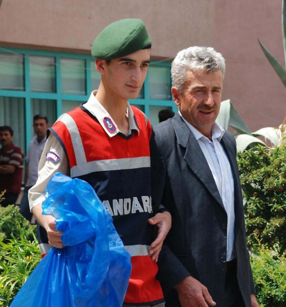 Domuz Sanıp Arkadaşını Vurdu