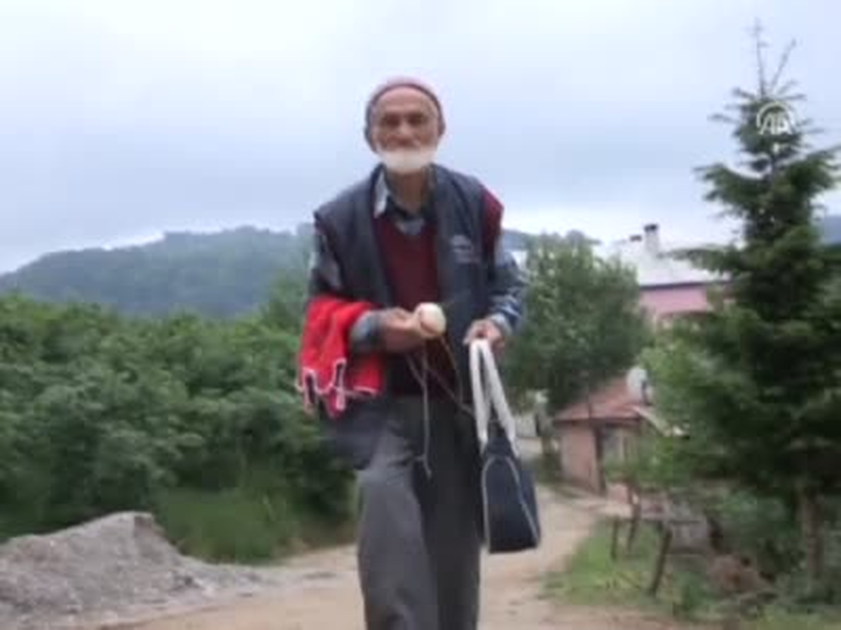 Hüseyin Dede,örgü Örüyor
