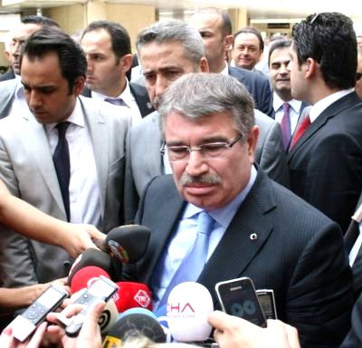 İçişleri Bakanı İdris Naim Şahin, Pınarbaşı Emniyet Müdürlüğü Önündeki Patlamaya İlişkin Yürütülen...