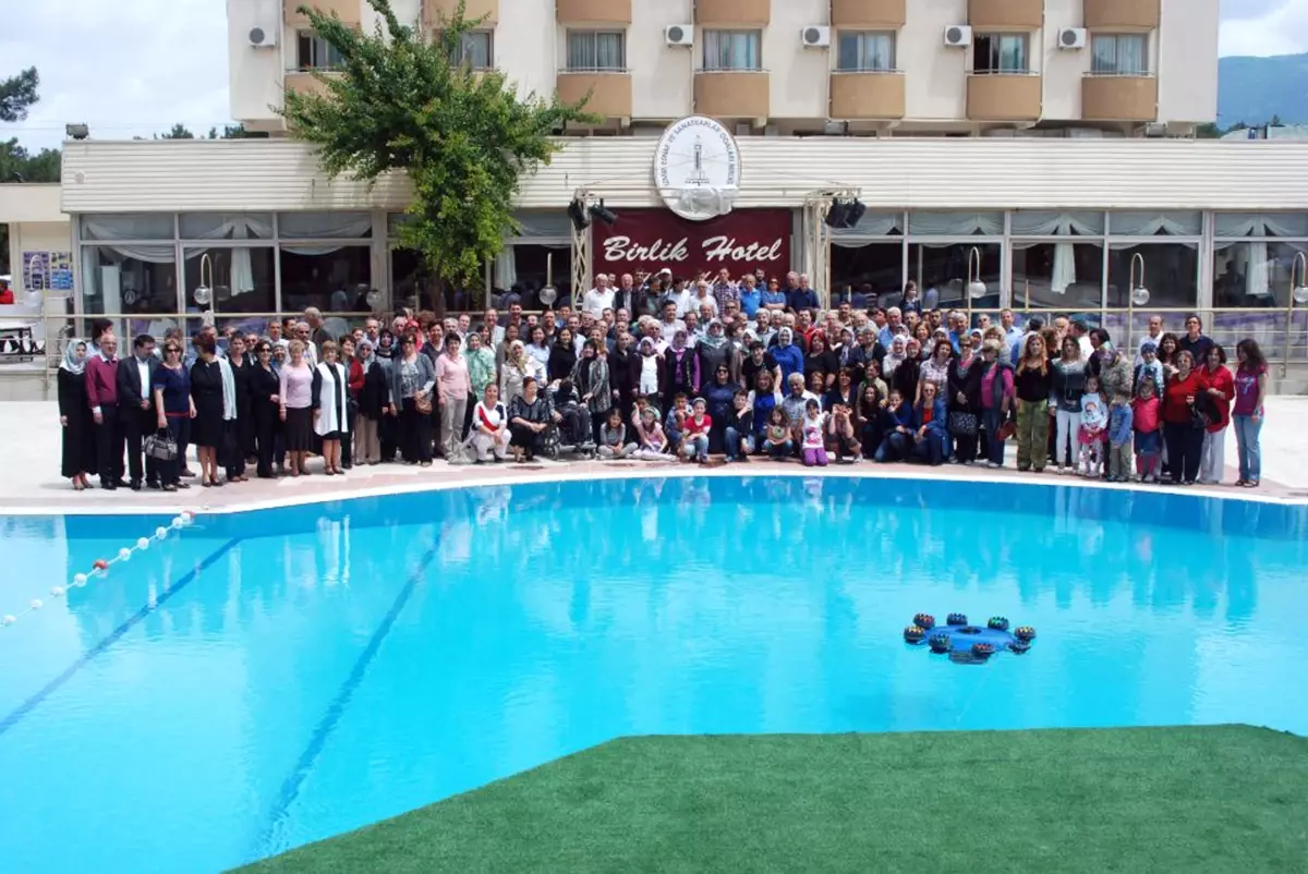 İzmir ve Çevresinde Yaşayan Gedizliler Kahvaltıda Bir Arya Geldi