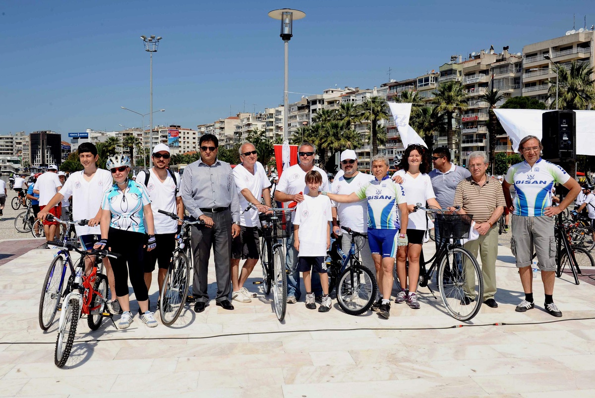 Karşıyaka'da Pedallar Sağlıklı Yaşam İçin Döndü