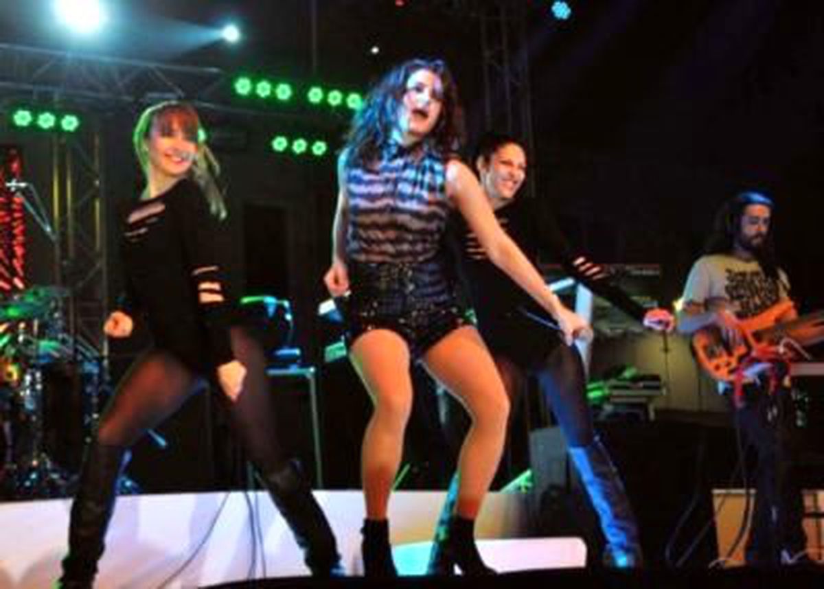 Atiye Konserinde Bıçaklar Çekildi