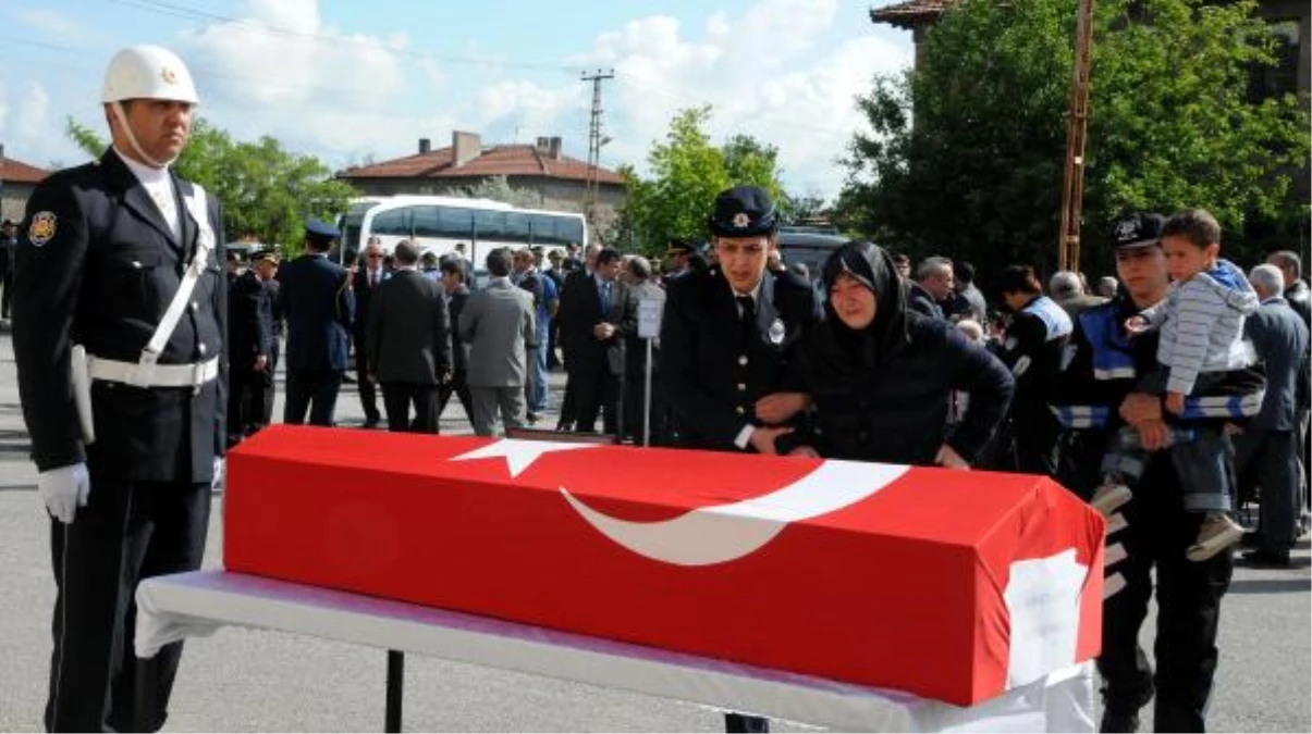 Kayseri\'de Şehit Polise Hazin Tören