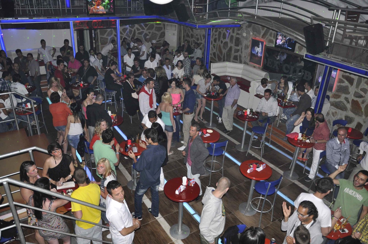 Kuşadası'nda Eğlence Yerleri Kapılarını Birer Birer Açıyor