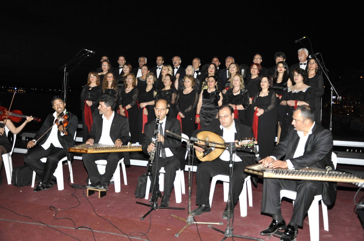 Kuşadası'nda Türk-Yunan Korolarından Dostluk Konseri