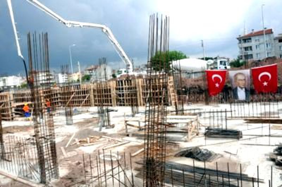 Okula Gidemedi, Okul Yaptırıyor