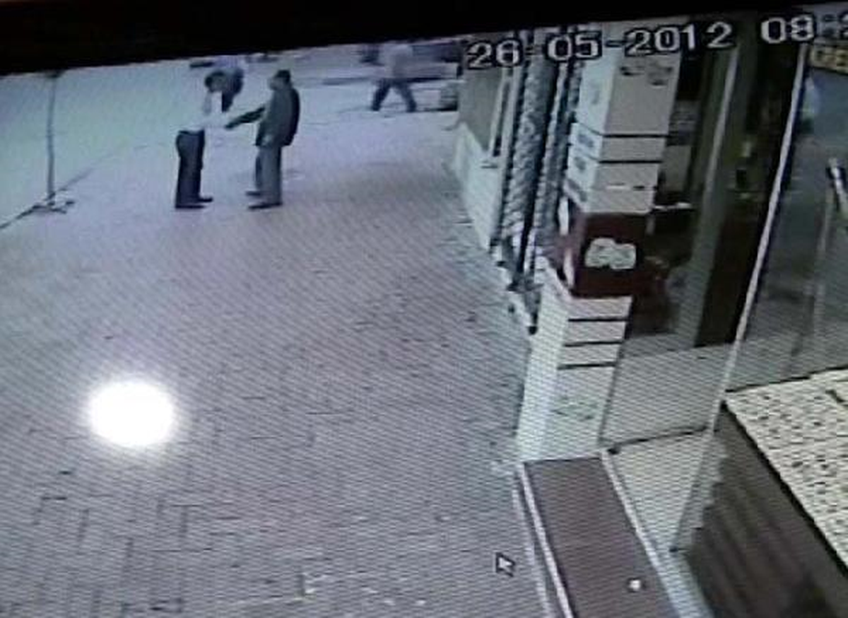 Önce Tokalaştılar, Sonra Kavga Ettiler