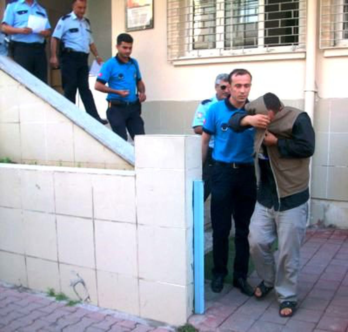 Sahte Sonda Takıp Dilenirken Yakalandı