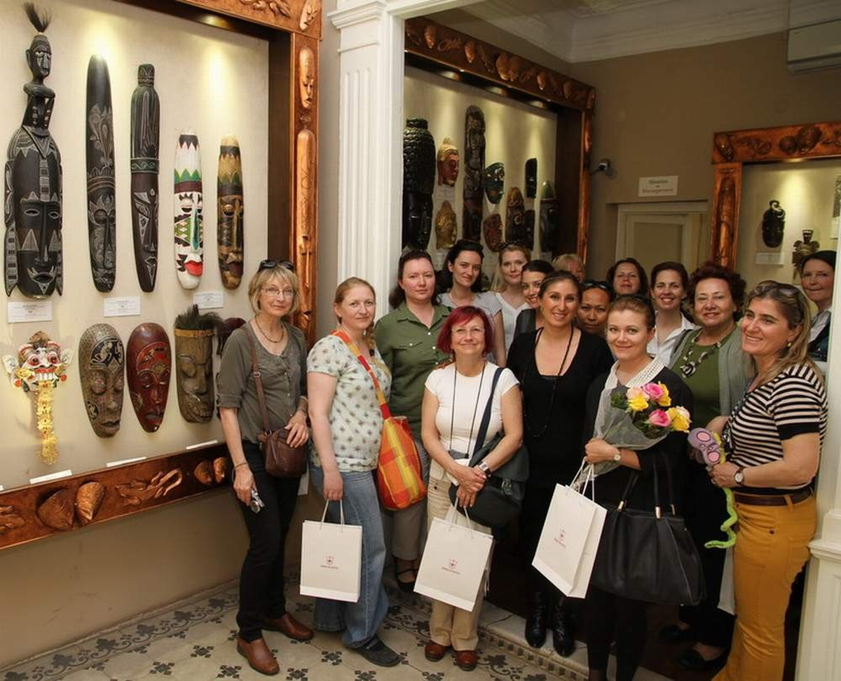 The International Women Association Of İzmir Üyeleri İzmir Mask Müzesine Hayran Kaldı