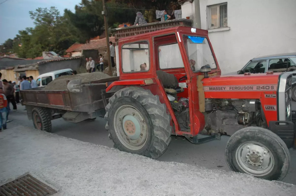 Traktör Römorkunun Altında Kalan Çocuk Hayatını Kaybetti