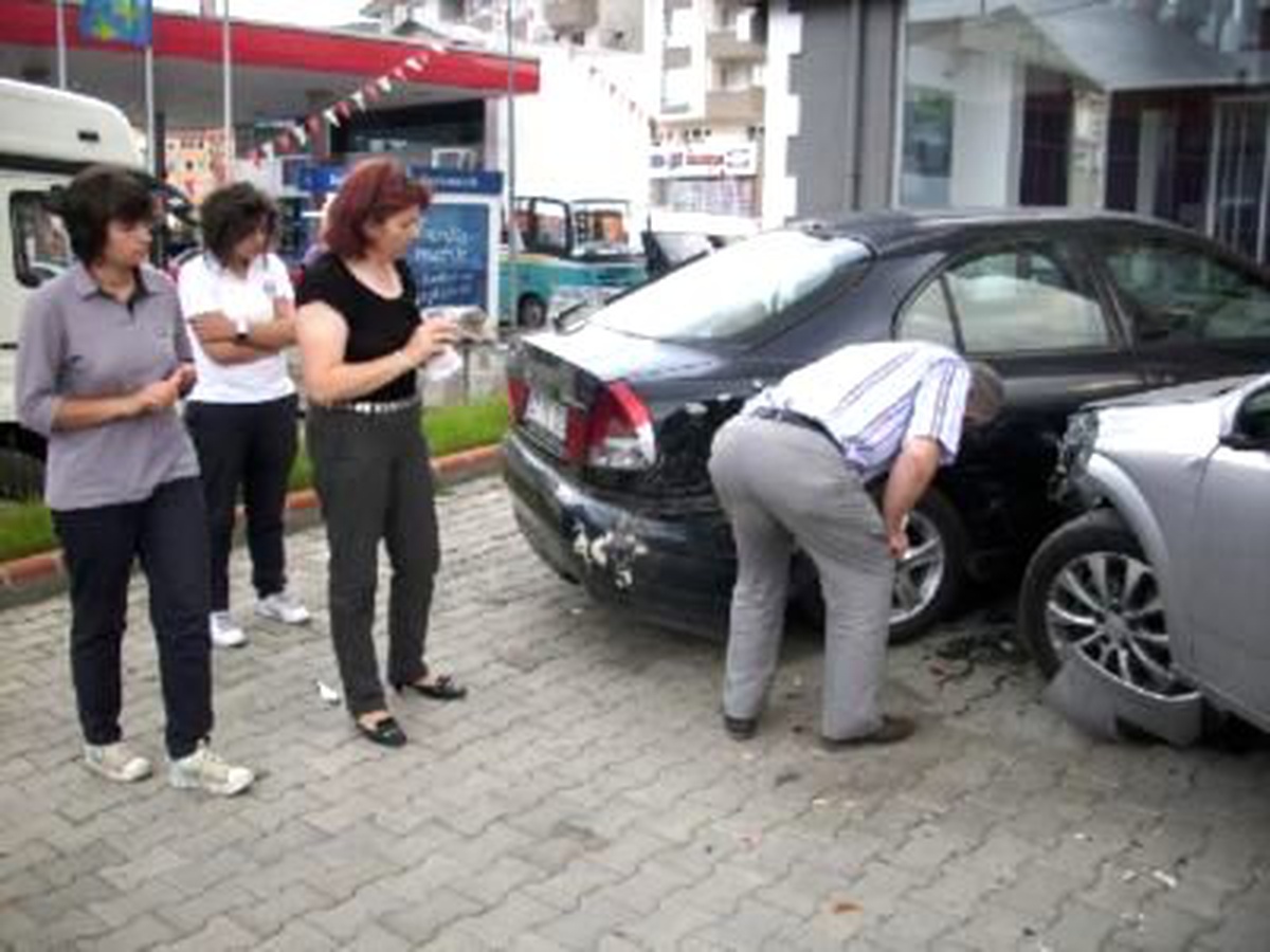 Üzerine Gelen Otomobilden Saniye Farkıyla Kurtuldu